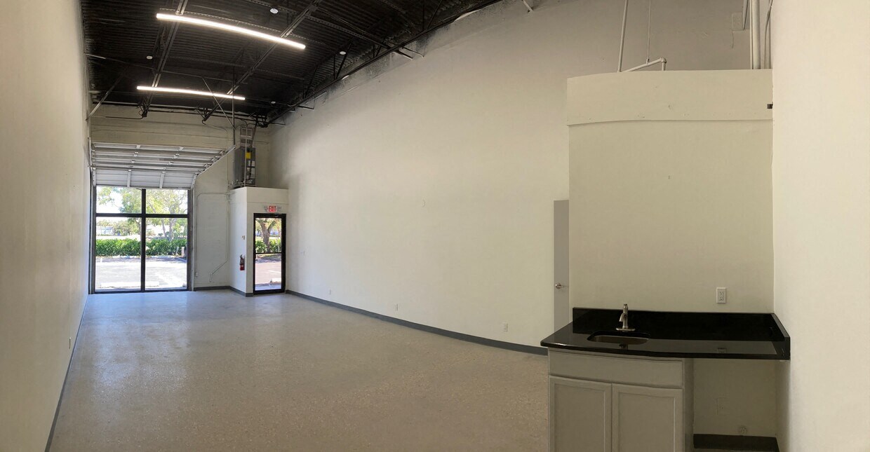 675 SF Industrial Space in Wellington, FL Photo